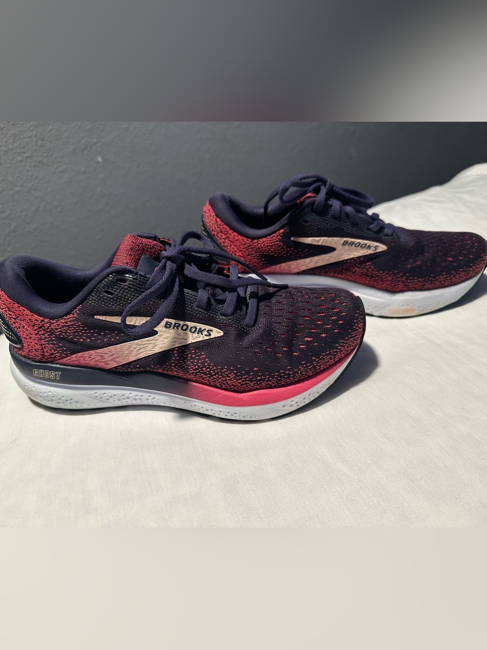 Brooks Women’s Navy & Pink Running Sneakers size 6